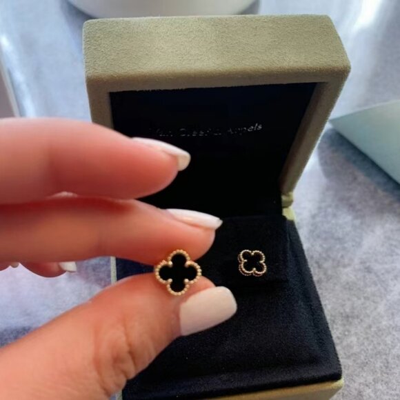 💎Authentic 💎Van Cleef & Arpels 18K gold and onyx earrings💎 - Picture 8 of 8